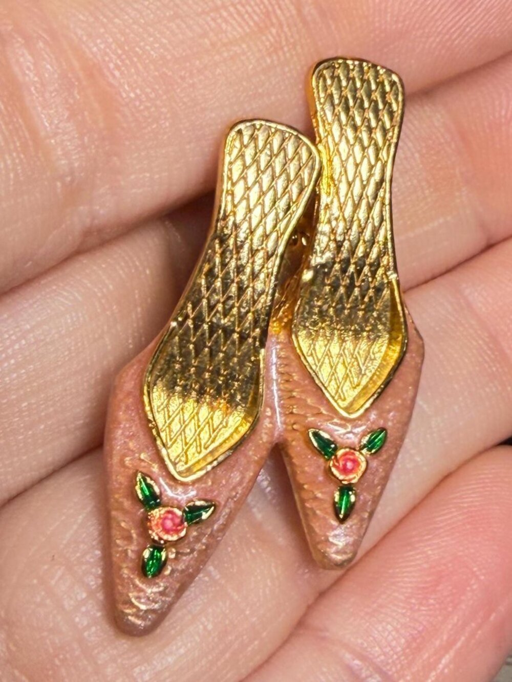 Avon Shoe Brooch Vintage Pink Enamel Gold Tone Heels Tack Pin - Picture 6 of 8